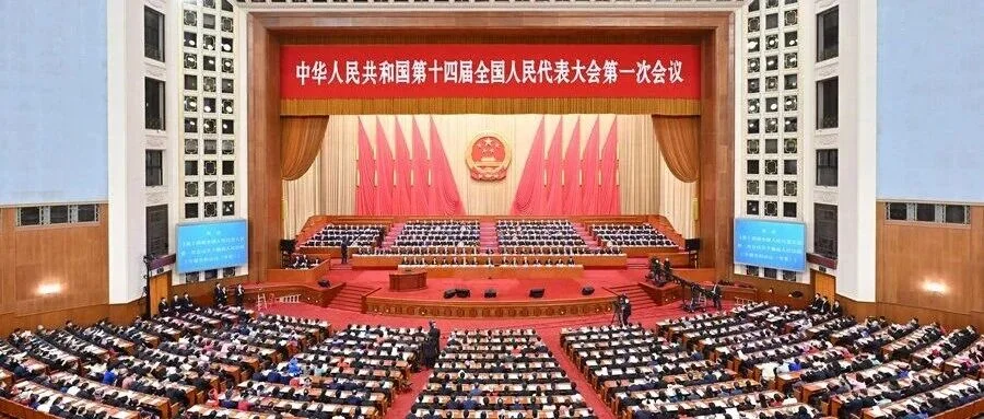 战略解码与商机洞察：从2026年两会“四梁八柱”和“四个六”看传统企业转型突围